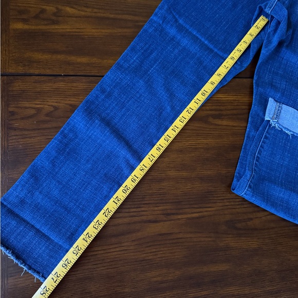 Levi's Women's Classic Blue Cropped Jeans - Picture 6 of 6